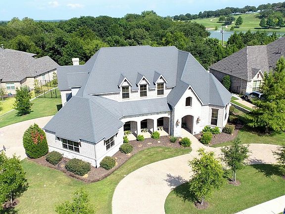 2nd image of 3228 Clubview Dr