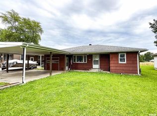 422 East Dr, Flora, IL 62839