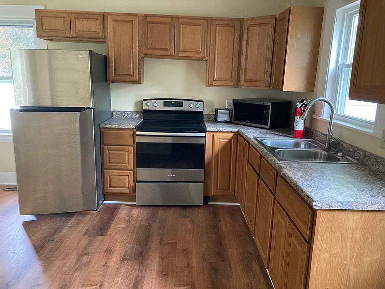 806 Main St #1 — Photo 4