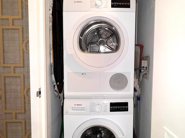 306 Gold Street image 9 of 22