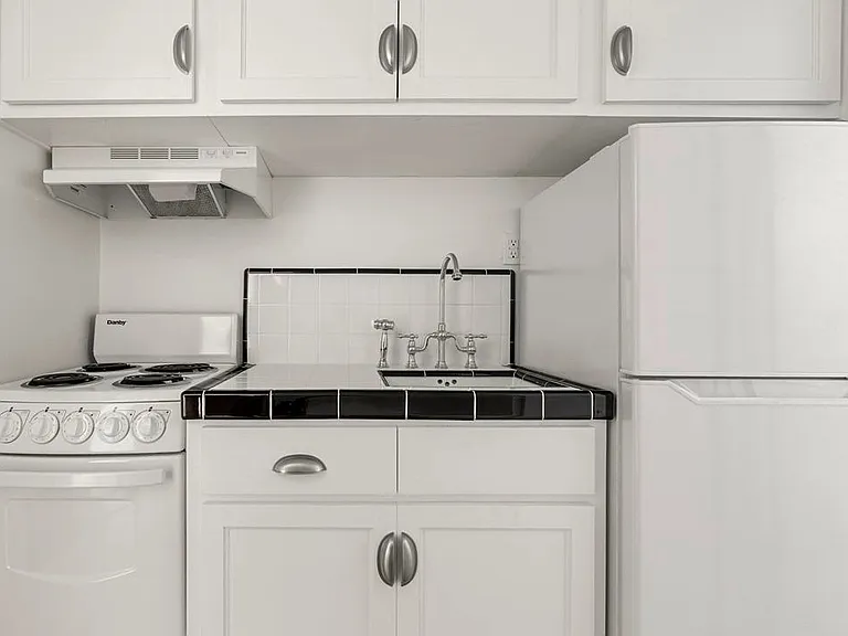346 N Palm Dr #4 — Photo 11