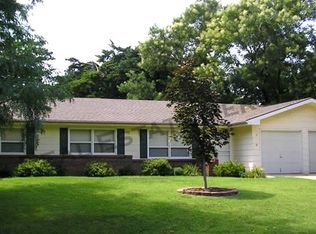 909 Rockledge Rd, Lawrence, KS 66049