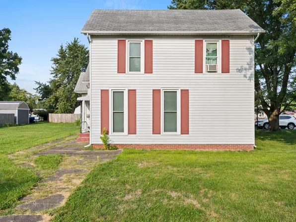 665 N Macon St, Bement, IL 61813