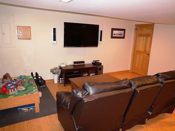 5th image of 105 Charleston Dr