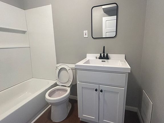 5th image of 1231 W 5th St #2