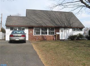 55 Quarter Turn West Rd, Levittown, PA 19057