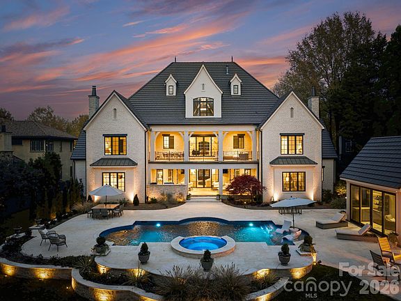 2nd image of 302 Oakmont Ln