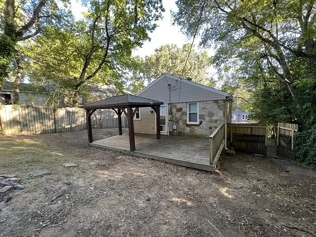 330 Edgewood Dr — Photo 16