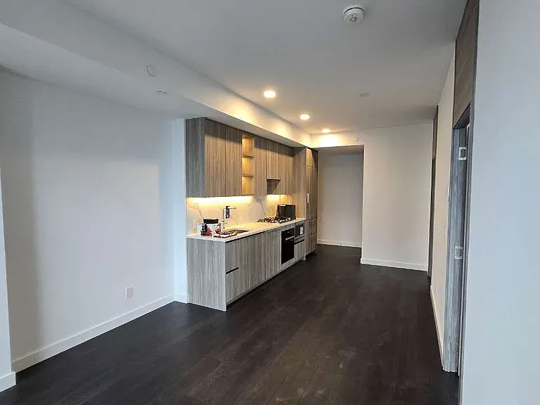 18 Esther Shiner Blvd #2111 — Photo 26