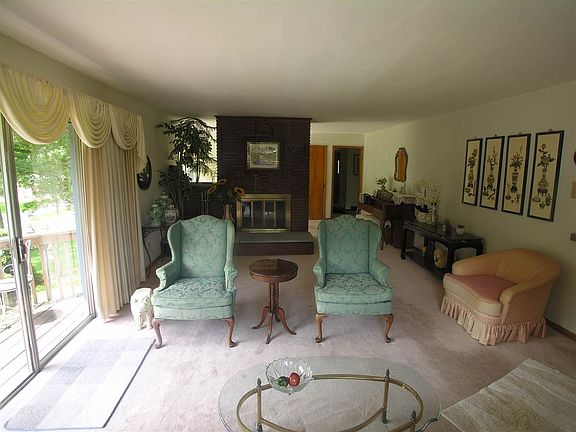 4th image of 3456 Woodville Dr