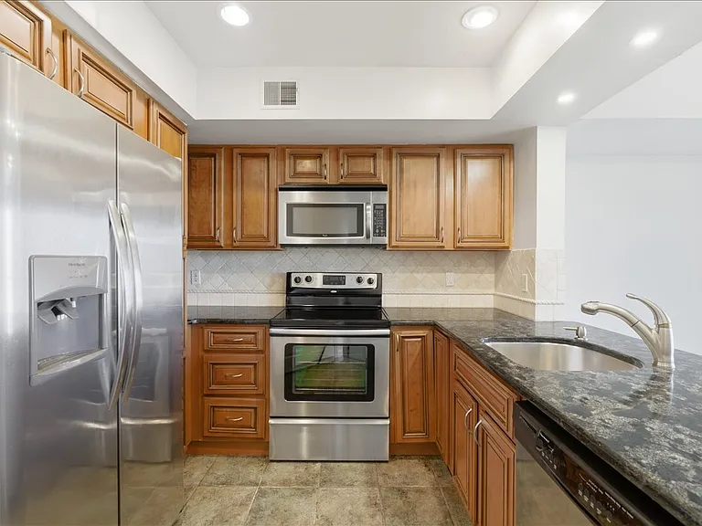 1304 Garden Wall Cir #F — Photo 8