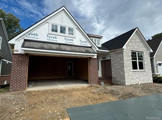 6028 Edmunds Dr, Troy, MI 48085