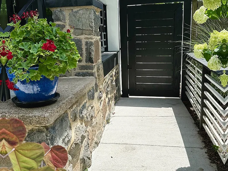 1404 Emerson St NW — Photo 15