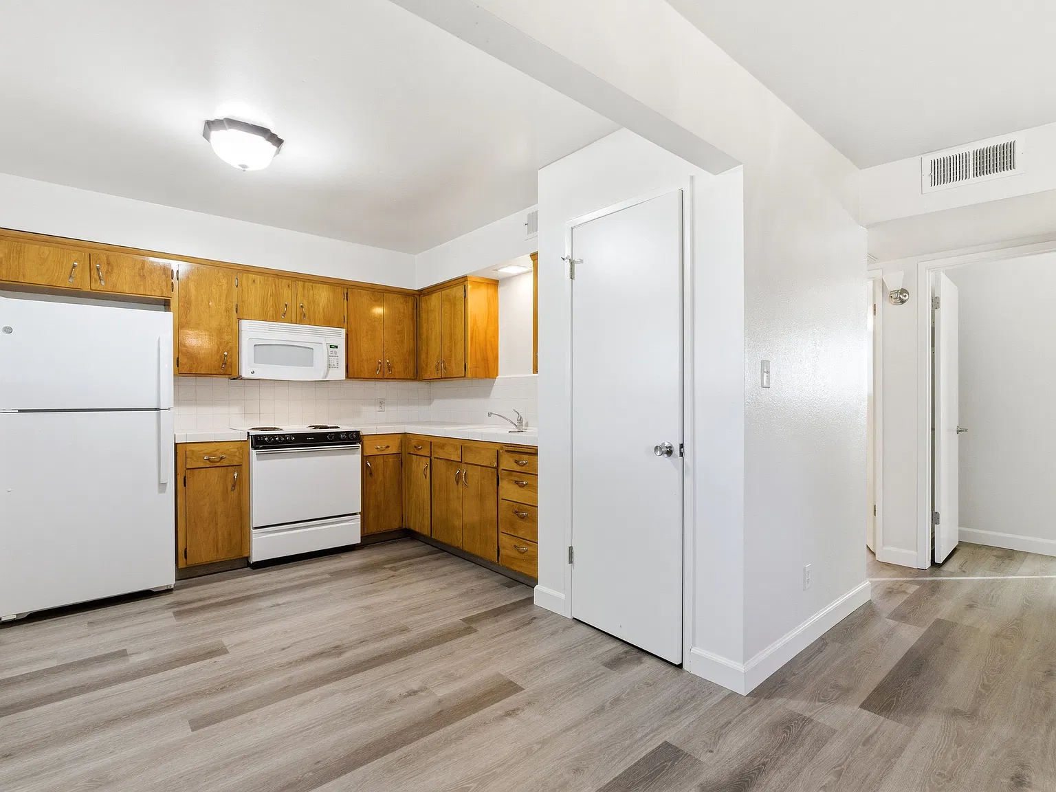584 Villa Ave — Photo 4