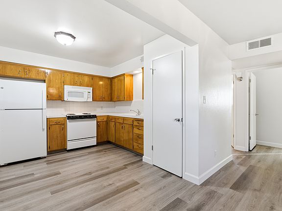 3rd image of 139 Pollasky Ave APT 6