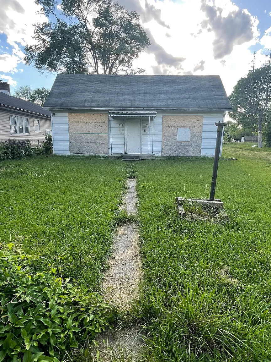 854 N Gladstone Ave photo 1