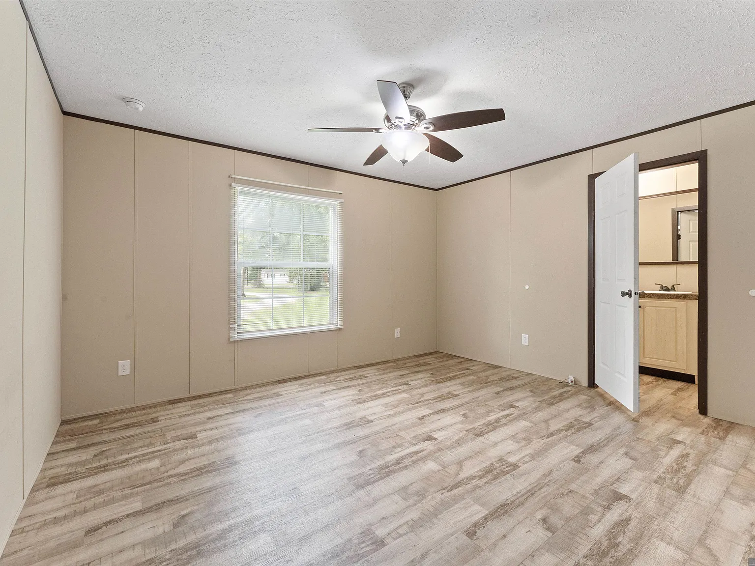 3 bed, 1280 sqft, $1,700 — Photo 4