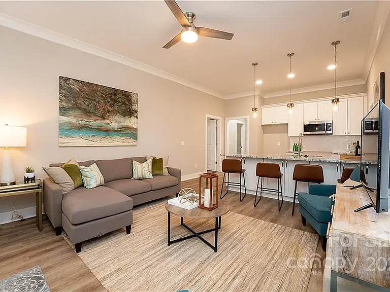 301 S Cloudman St — Photo 16