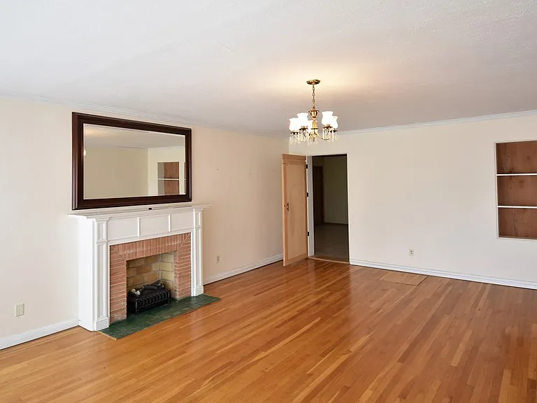 207 E Stockton Ave — Photo 2