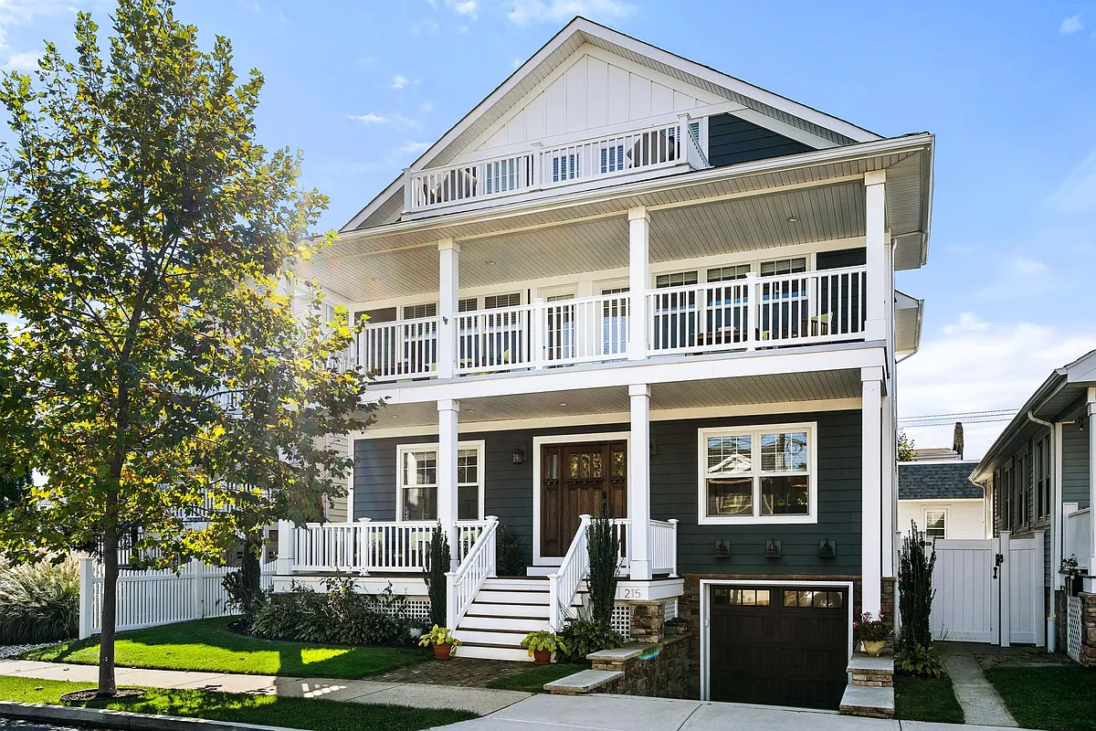 Front of house - 215 14th Ave #A
