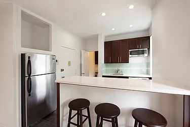 Rented by R New York