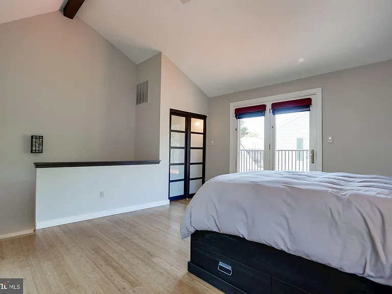 144 N Bedford St #B — Photo 13