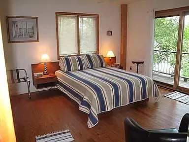 402 Forest Beach Rd — Photo 18