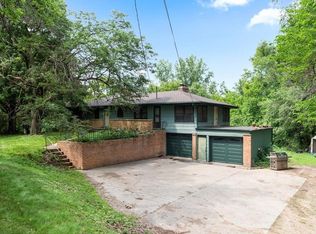 2135 Wuthering Heights Rd, Saint Paul, MN 55122