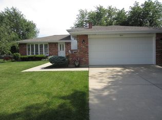 1811 Holly Ave, Darien, IL