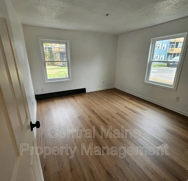 39 Northern Avenue Hts #8 — Photo 8