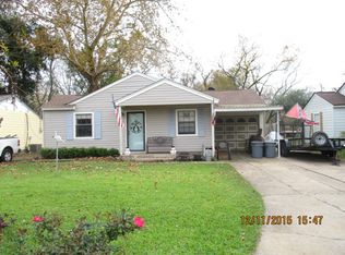 724 Lorrain St, Angleton, TX 77515