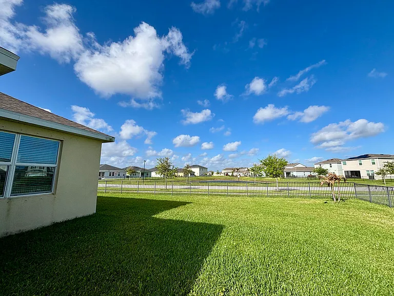 10736 SW Prato Way — Photo 15