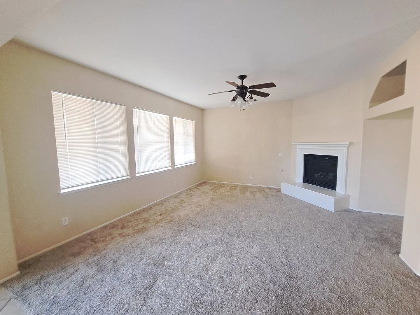 Spacious 5-Bedroom Home for Rent in Murrieta's Mapleton Area! — Photo 3