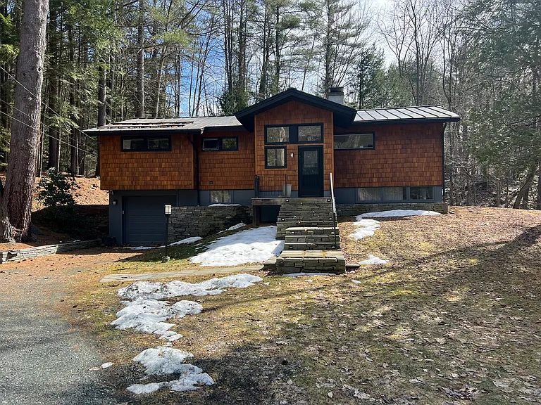 1 Barrett Rd — Photo 1