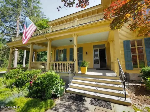 39 Main St, Stockbridge, MA 01262