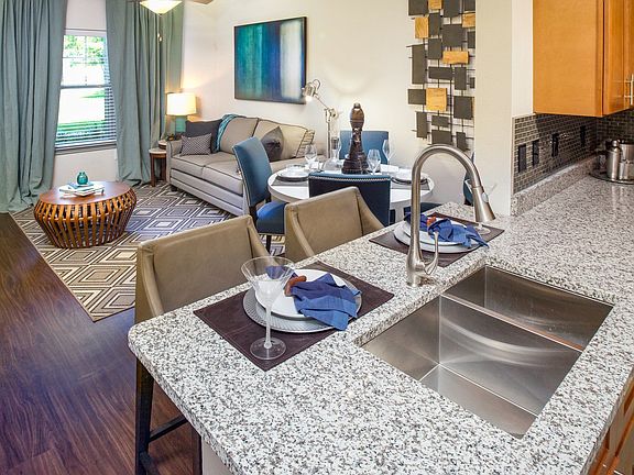 2nd image of 4777 Memorial Dr APT 643