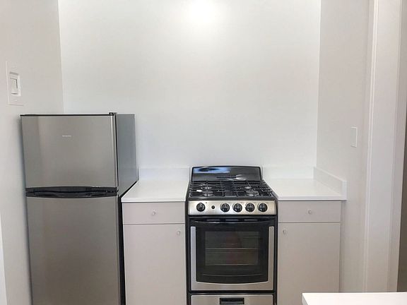 5th image of 587 Kiva St APT 7