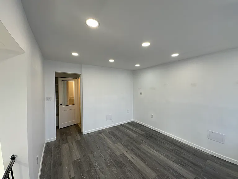 14006 158th St #BASEMENT — Photo 2