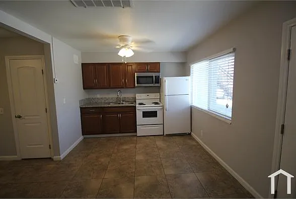 1111 S Casino Center Blvd #9 — Photo 7