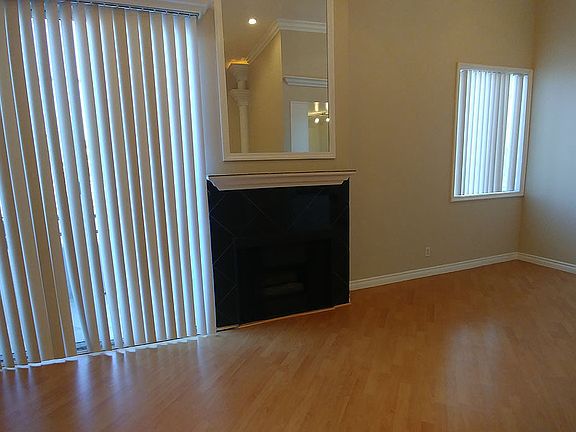 2nd image of 940 N Ardmore Ave APT 206