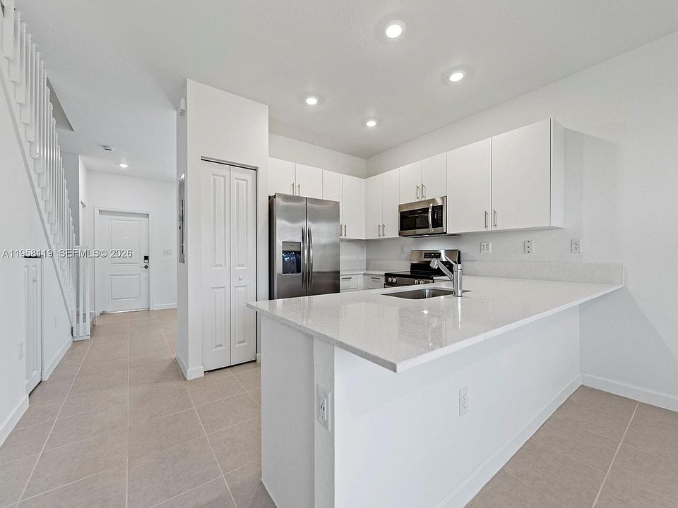 1st image of 1517 SE 27th Rd