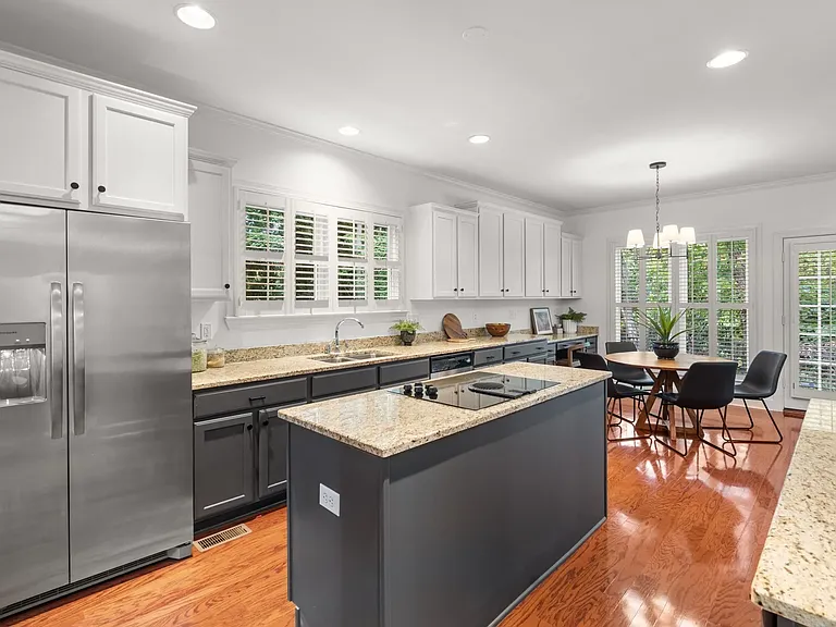 401 Beauchamp Cir — Photo 7