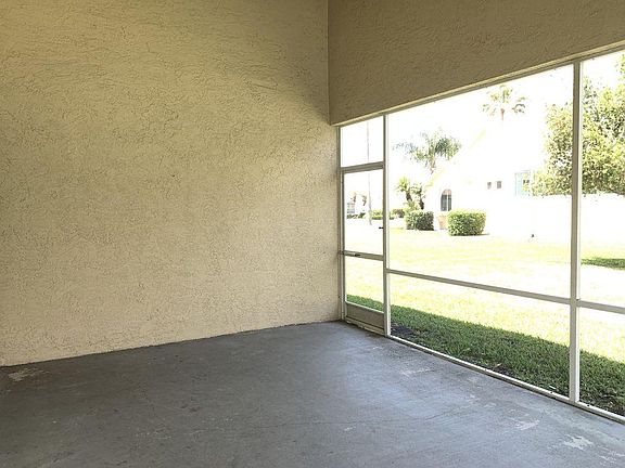 3rd image of 827 SW Lake Charles Cir