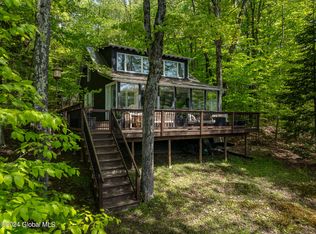 563 N End Rd, Middle Grove, NY 12850