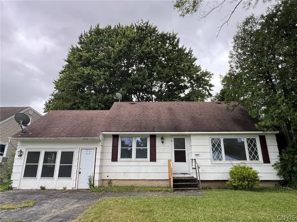 102 S Manor Dr, East Syracuse, NY 13057