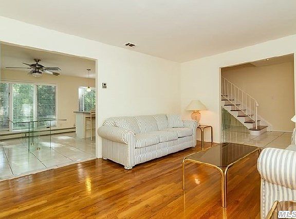 4th image of 26 Chatham Woods Dr