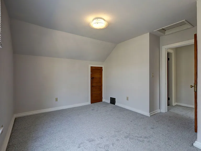 824 NE Ravenna Blvd — Photo 9