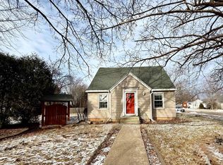 702 W 20th Ave, Oshkosh, WI 54902