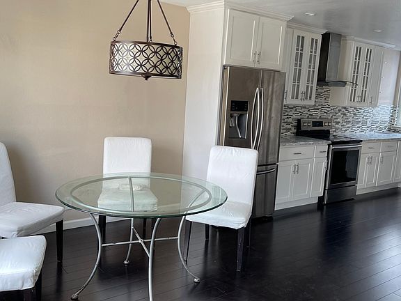 4th image of 430 Girard St #430