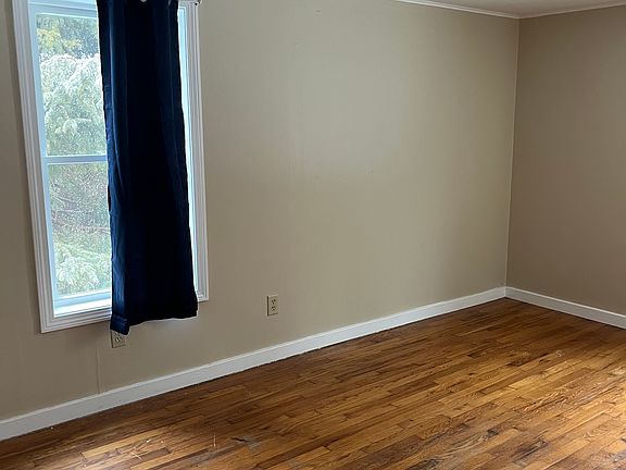 4th image of 82 Old Town Rd